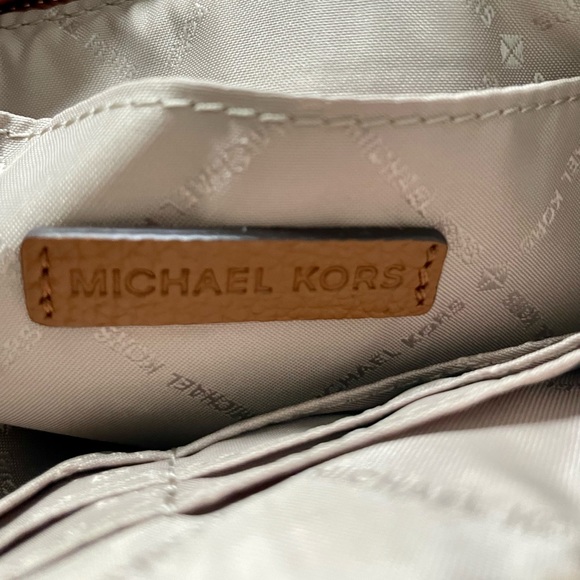 Michael Kors Jet Set XL Zip Clutch Wristlet - Picture 5 of 5